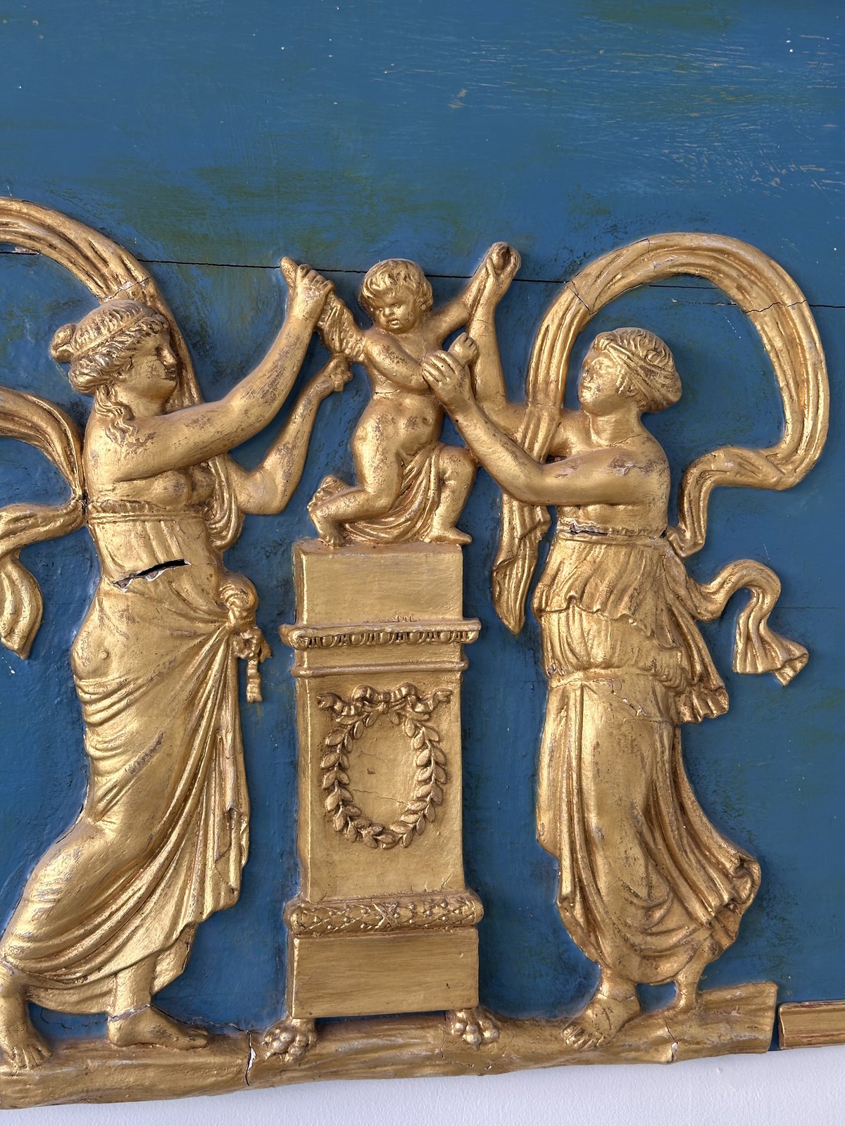 Bas relief de dessus de porte · 18eme siecle