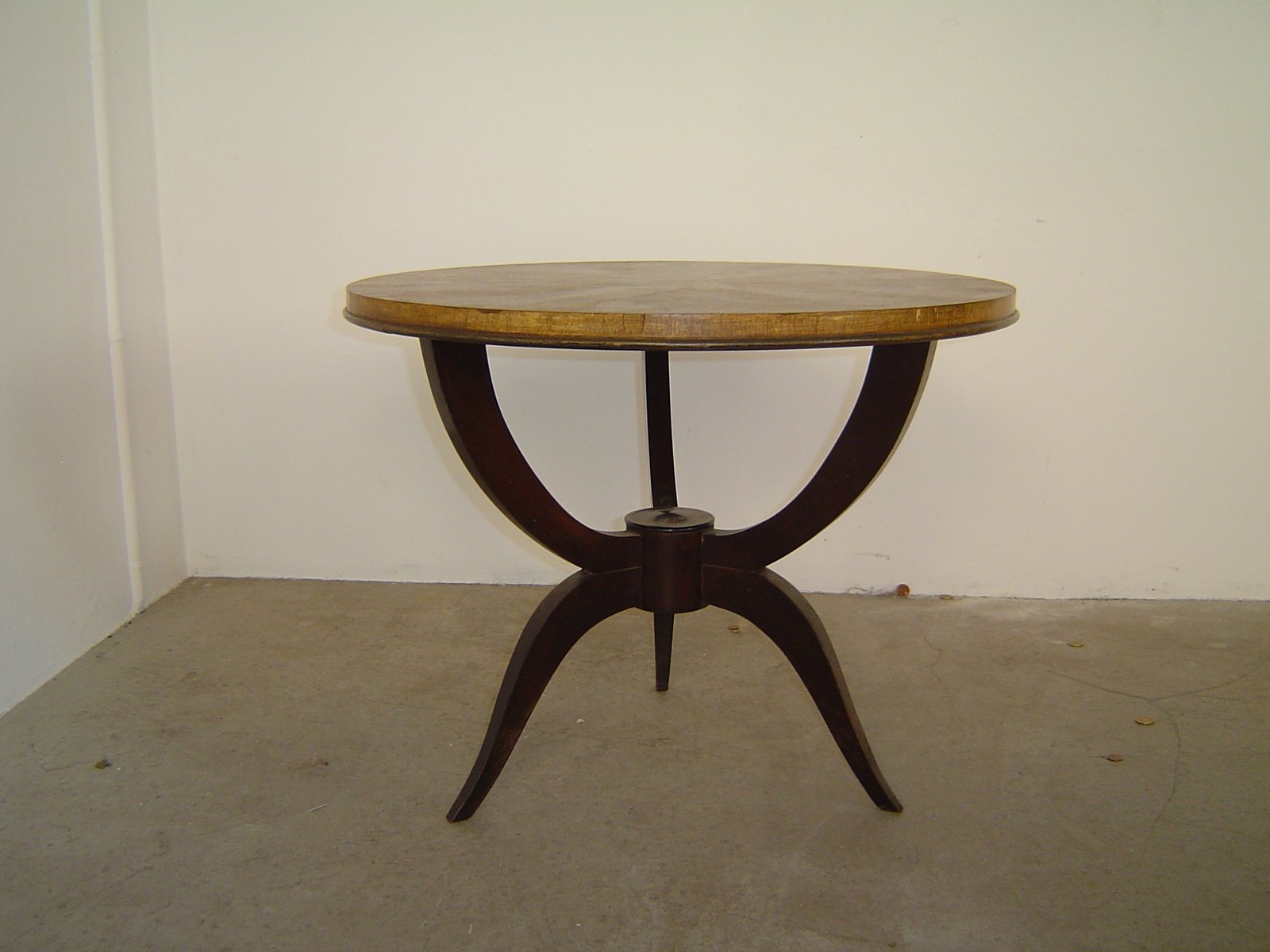 Table d’appoint d’apres jules leleu · 1960