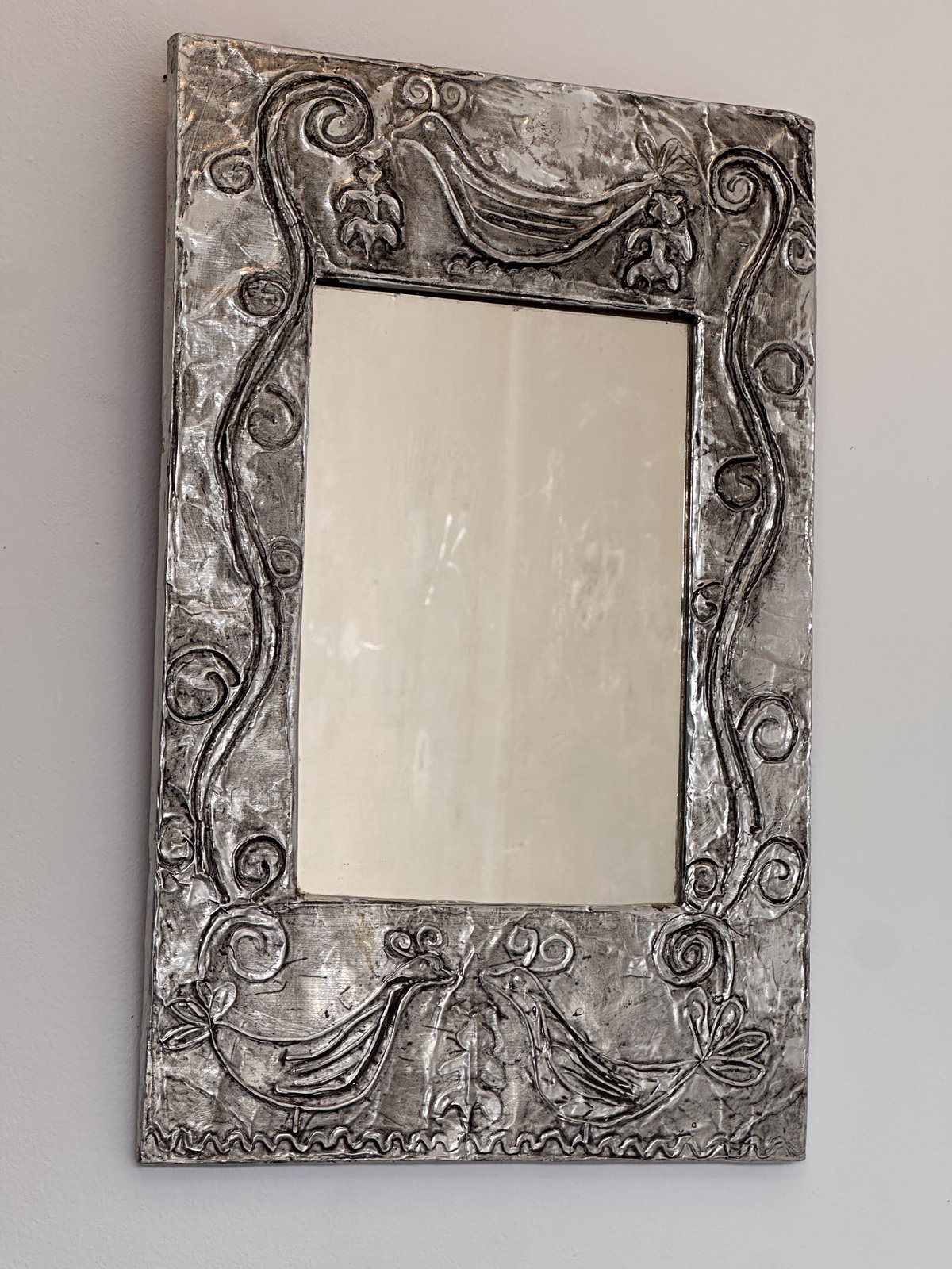 Miroir en etain repousse · 1960