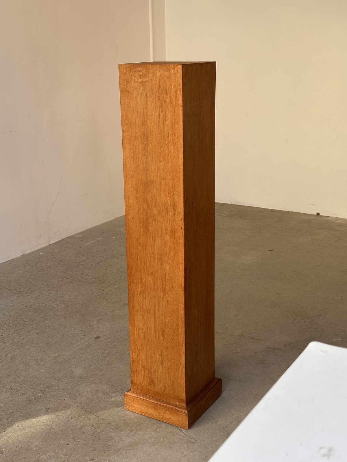 Art deco pedestal · 1930